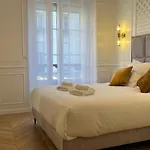 Bel Appartement Haussmannien Du Marais